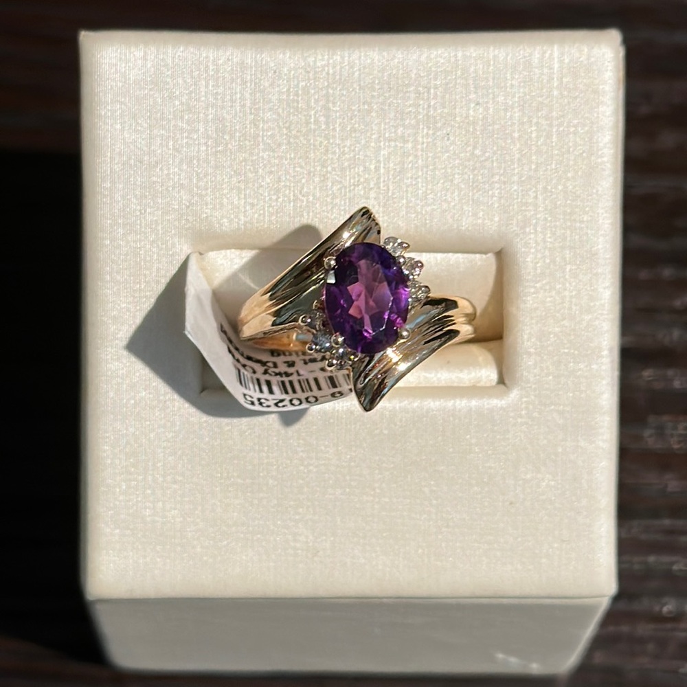 14 karat yellow, gold, oval, amethyst, and diamond ring